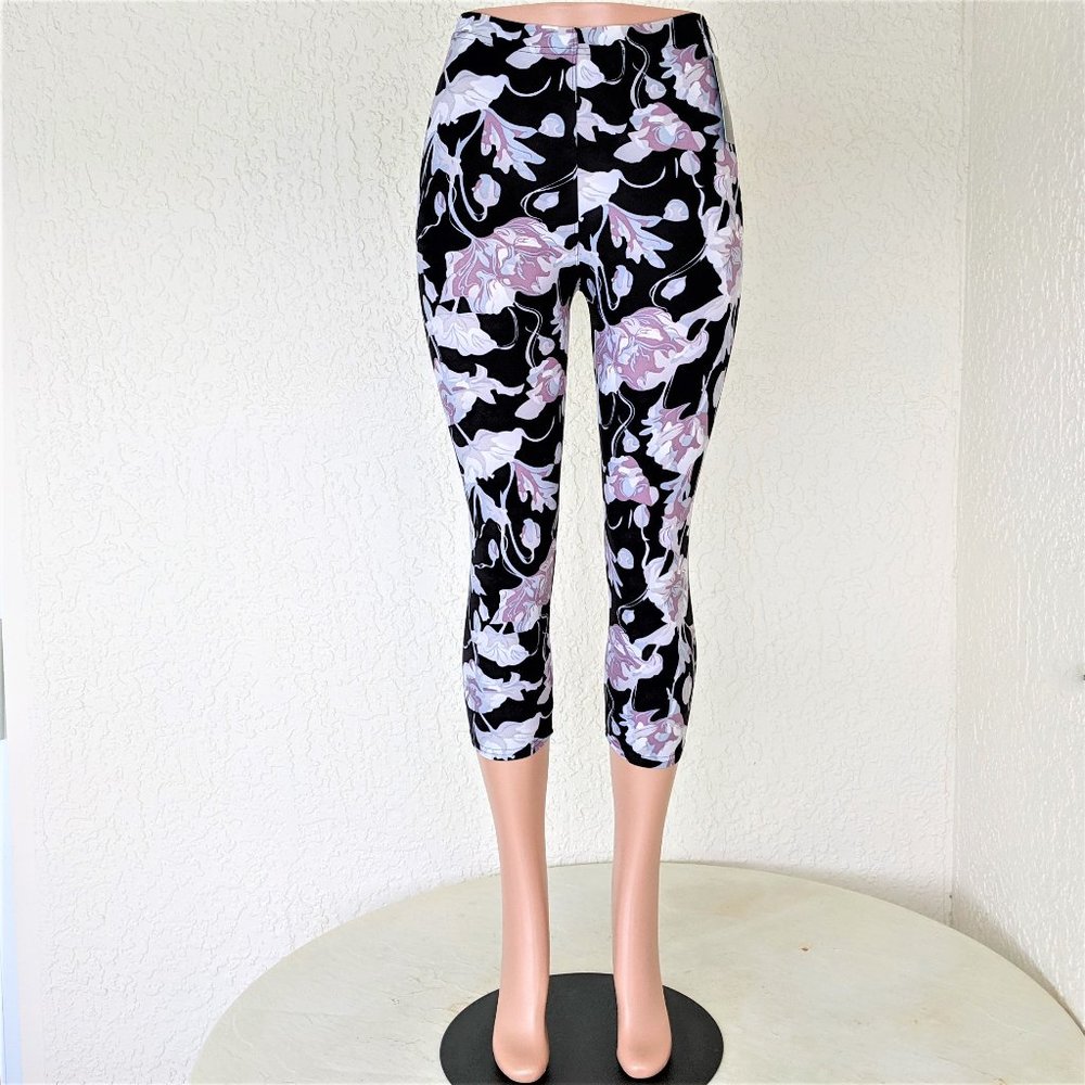 ULTRA SOFT Capri Floral Leggings (NWT)